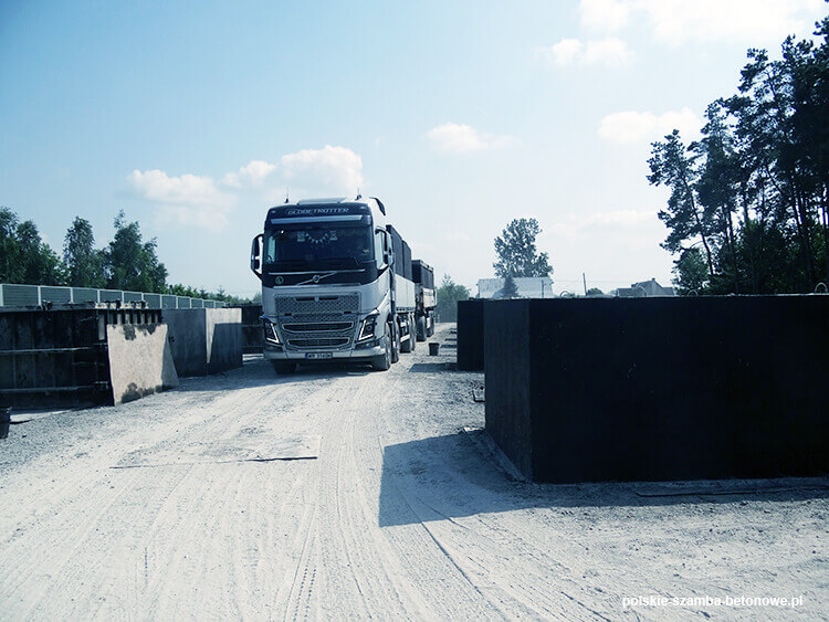 Transport szamb betonowych  w Bieżuniu